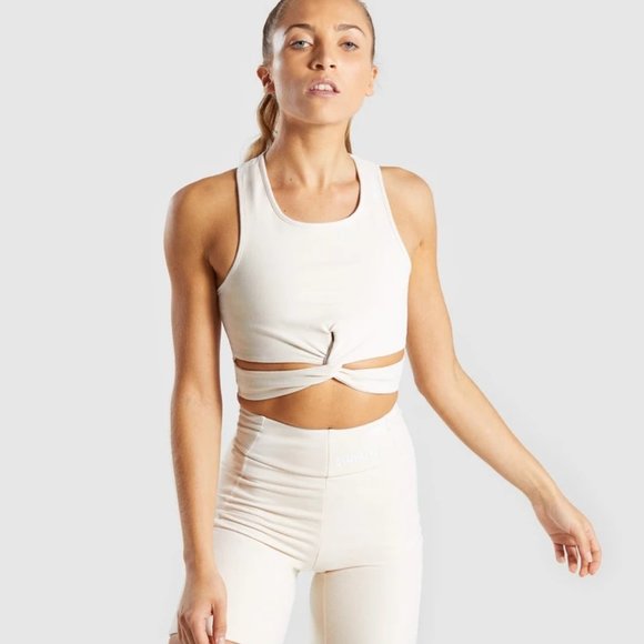 Gymshark Pants - 😍GYMSHARK! Set crop & biker shorts sand Size M